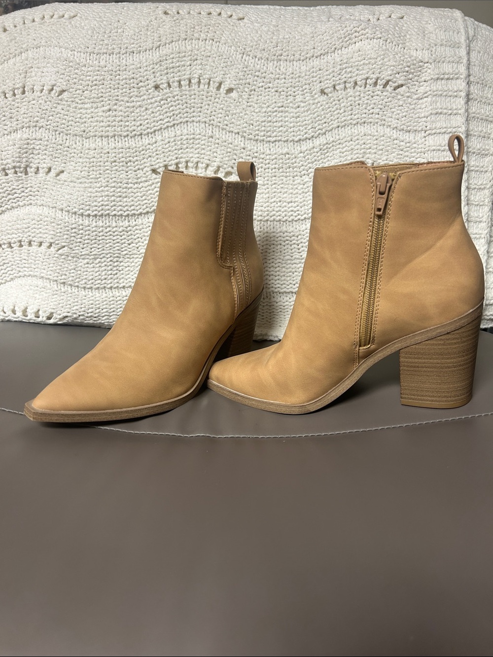 Universal Thread Tan Pointed Toe Block Heel Ankle Boots - Picture 2 of 5